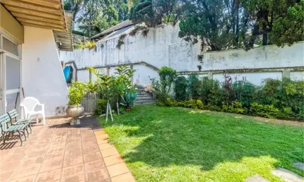 Casa com 6 dormitórios e 4 vagas de carro na cidade jardim!