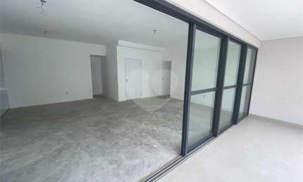 Apartamento a venda na Chácara Sto Antonio, com 196 m2, terraço, 4 quartos e 4 vagas