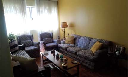 reformado ,  400m da estação Brooklin,  3 dorms, dep de empregada, lazer