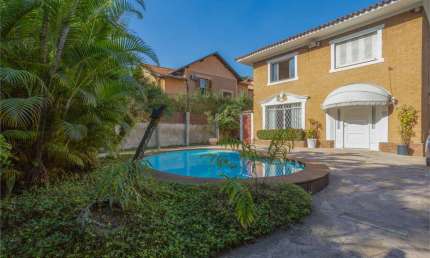 Casa com 4 dormitórios  a venda em Alto de Pinheiros.