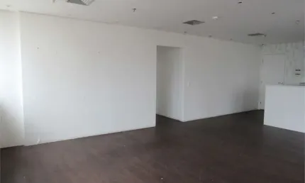 Dois conjuntos totalmente integrados totalizando 100 m² e com 02 vagas de garagem/ barra funda