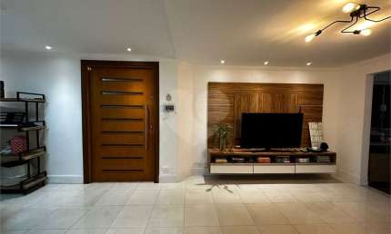 Sobrado Reformado à venda na Saúde c/160m2 - 3 Quartos/1 Suíte/2 Vagas de garagem