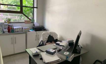 Comercial para locação no Itaim. Pé na calçada. Casa de 2 andares, pode alugar separadamente.