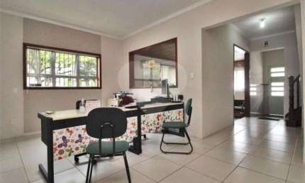 Casa comercial à venda no Jardim Paulista com 261m² de terreno e 4 vagas de garagem