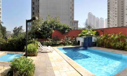 Apartamento mobiliado com 54m², 2 dormitórios, sacada e 1 vaga próximo à Berrini.