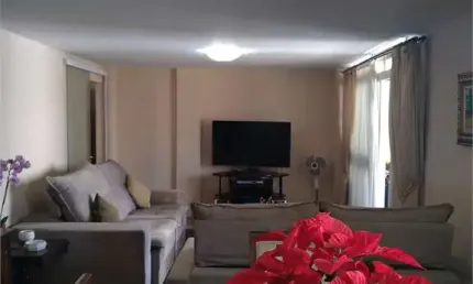 Apartamento duplex, espaçoso, ensolarado. ideal para uma bela modernização.