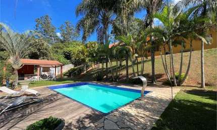 Casa na Fazendinha com 4 dormitórios, 2 suítes, 5 banheiros, 6 vagas com Piscina, natureza e vista