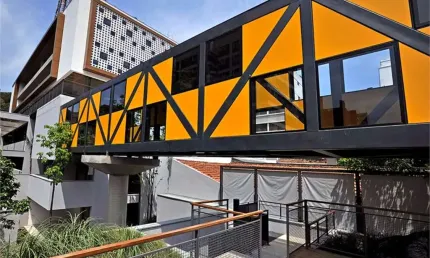 Sala comercial em perdizes alto padrão, com 2 salas, 2 banheiros e 4 vagas de garagem.