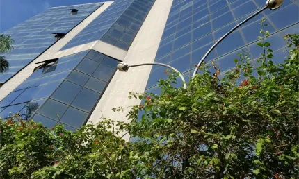 Sala comercial na barra funda em frente ao  memorial america latina