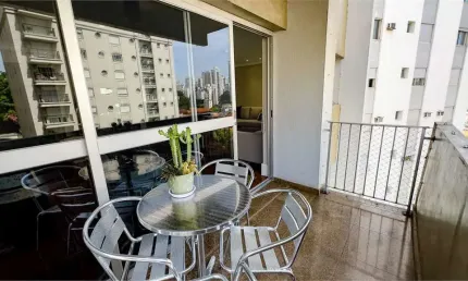Apartamento em perdizes com 205m² com 3 dormitórios sendo 1 suíte com 2 vagas.
