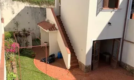 Casa à venda na Aclimação de 190m² com 3 dormitórios e 2 vagas.