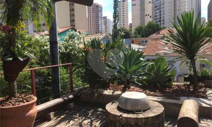 SOBRADO EM UMA DAS MELHORES RUAS DA VILA MARIANA COM 03 DORMITORIOS.