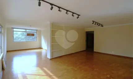 Apto um por andar em localização privilegiada, fora de rota, próximo ao parque