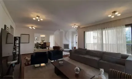 Bairro Higienópolis! Apartamento com 4 suites, living, varandas e 4 vagas fixas. Prédio com lazer