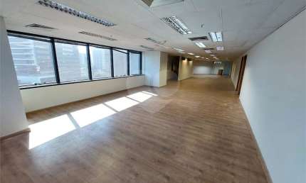 Meia Laje para venda na região de Pinheiros com 390 m², 11 vagas!