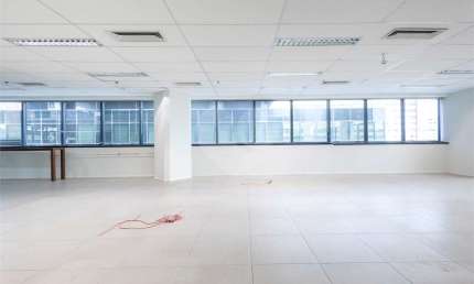 Salas comerciais de alto padrão Av. Paulista com laje de 410m², copa e 6 vagas de garagem