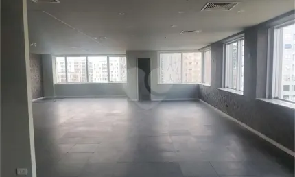 Exelente conjunto comercial com 150m² próximo ao metrô Ana Rosa.