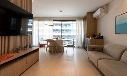 Duplex com 1 suíte, sala com varanda e cozinha gourmet integrada, lavabo, 1 vaga na Vila Olímpia