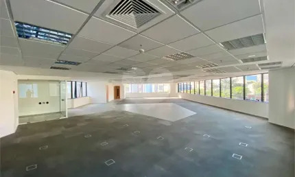 Conjunto Comercial em Jardim Europa, com 137,32 m² unificado.