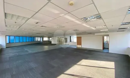 Conjunto comercial unificado com 137,32 m² em jardim europa.
