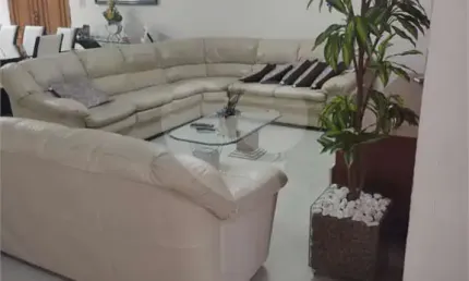 Sobrado com 4 Dorm. 3 Suítes, Sala com 3 ambientes, Piscina aquecida, Sauna e Vaga para 9 carros.