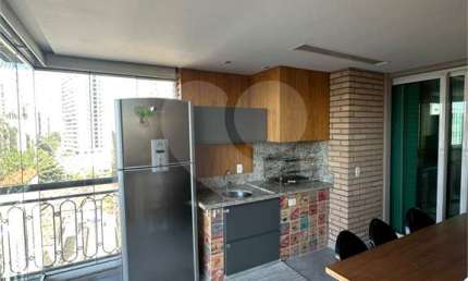 Apartamento à venda reformado e mobiliado na Aclimação com  4 suítes