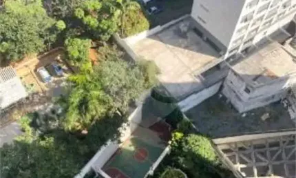 Moderno e confortável com vista espetacular pra nossa  Avenida Paulista. Vale muito a visita