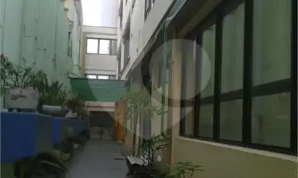Prédio Comercial Grande à Venda na Saúde | Pronto para Escolas e Faculdades