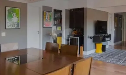 Apartamento a venda em andar alto, com 127 m2, 3 quartos (1 suíte) e 1 vaga