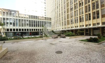 Excelente apartamento com amplo living para 2 ambientes,