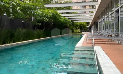 Apartamento mobiliado de 110m² na Vila Nova Conceição com 2 vagas de garagem