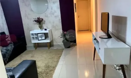 Apartamento Mobiliado com bom gosto. Com 3 dormitórios, ampla sala, 2 ambientes em Andar térreo!