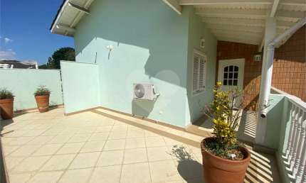 Casa em condomínio com 3 suítes e 3 vagas a venda no Alto da Boa Vista