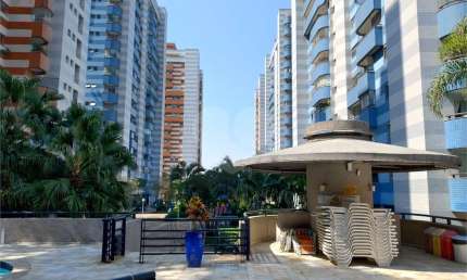 Apartamento localizado no Cond.Quintas do Morumbi, 4 quartos, sendo 3 suítes e 1 escritório.