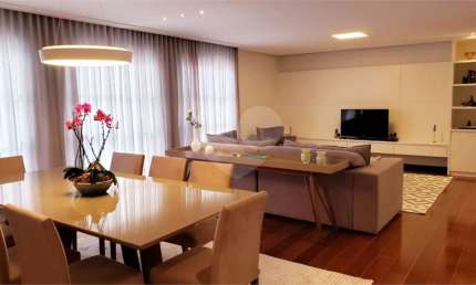 Neo clássico Apartamento Reformado com 4 quartos e 2 vagas