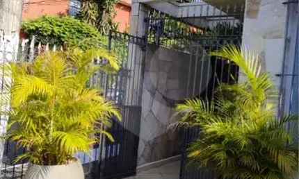 Linda casa em avenida super aconchegante de moema, com 202 m² de área construída.