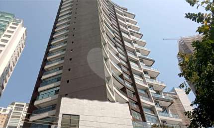 Apartamento para locação em Moema de 197m² com 4 dormitórios, 2 suítes e 2 vagas.