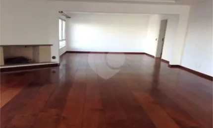 Espaço de 210 m2 úteis! Varanda na Sala  e nos  4 Dormitório! Próximo  Av Paulista e Metrô Paraíso!