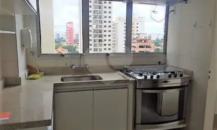 Ótima localização, próximo à supermercados, restaurantes, comércio em geral, bancos, ao aeroporto..