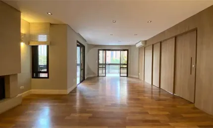 Apartamento à venda em Moema 216m², 4 dormitórios, 3 suítes, fora de rota na melhor localização!