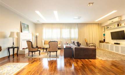 Casa moderníssima com 3 suítes avarandas em 450m2 bem distribuídos!