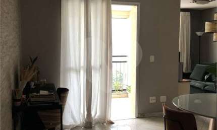 Excelente Cobertura Duplex com Planta ampla e bem distribuída em sala para dois ambientes. Reformada!