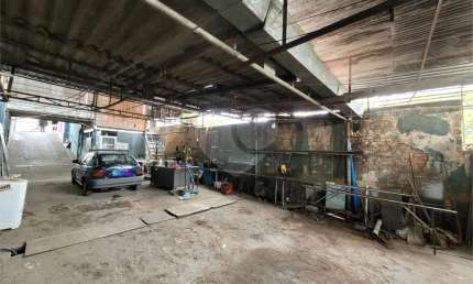 Casa comercial na Bela Vista, terreno de 372m². 20 vagas.