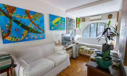 Casa próxima ao Colégio Saint Paul e todo o comércio da Gabriel Monteiro dos Santos.