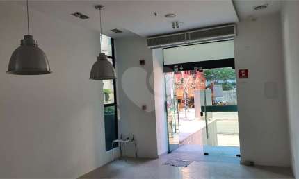 Loja em edifício comercial para venda ou locação com 218m² e 6 vagas de garagem