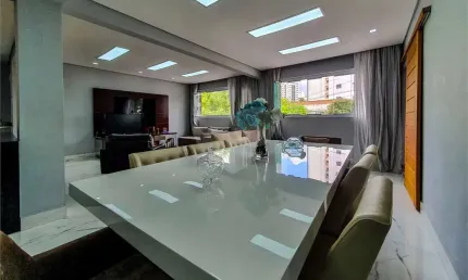 Excelente Casa, com rendimento nos 03 pavimentos na Vila Mariana