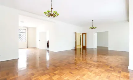 Apartamento 309m2, 3 dormitórios, 1 suíte, toaletes reformados, 2 vagas rotativas, no Paraíso.