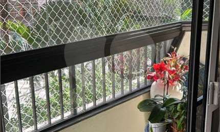 Apartamento com 3 quartos para alugar na Rua Araguari, --, Moema, São Paulo