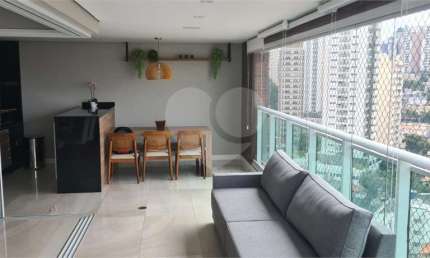 APARTAMENTO TODO REFORMADO COM 156 M2 NA CHÁCARA KLABIN, 3 SUITES, 3 VAGAS