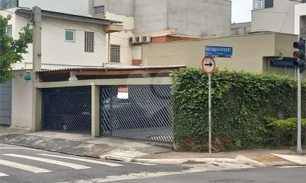 Casa térrea de esquina com 400m2 de terreno comercial ou residencial